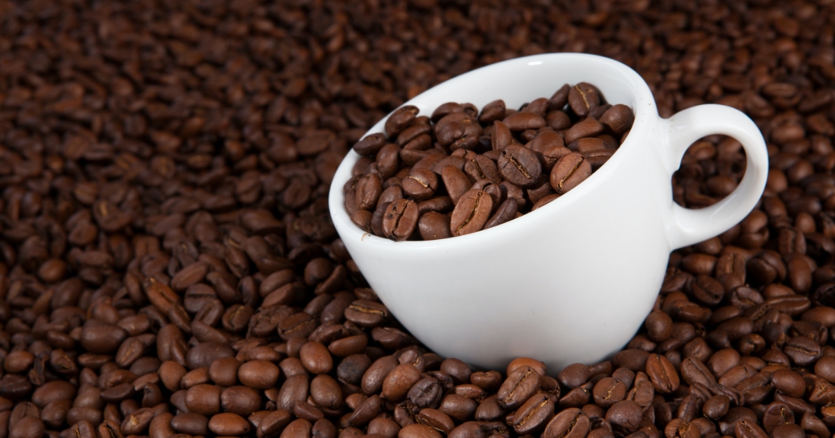 Saco de café en grano natural recién tostado de especialidad